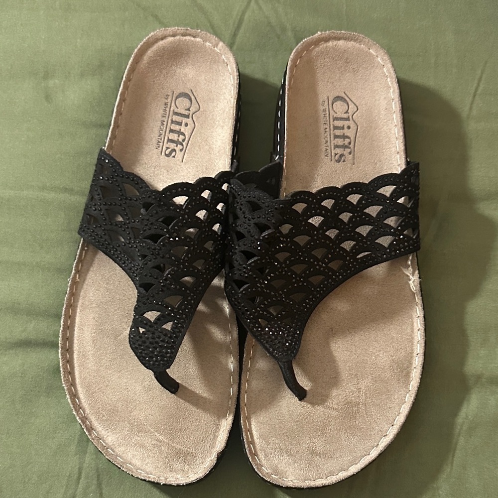 Cliffs by WHITE MOUNTAIN Black Laser-Cut Thong Sandals